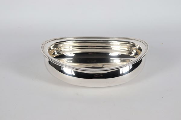 Oval silver bowl with chiseled edge, gr. 350