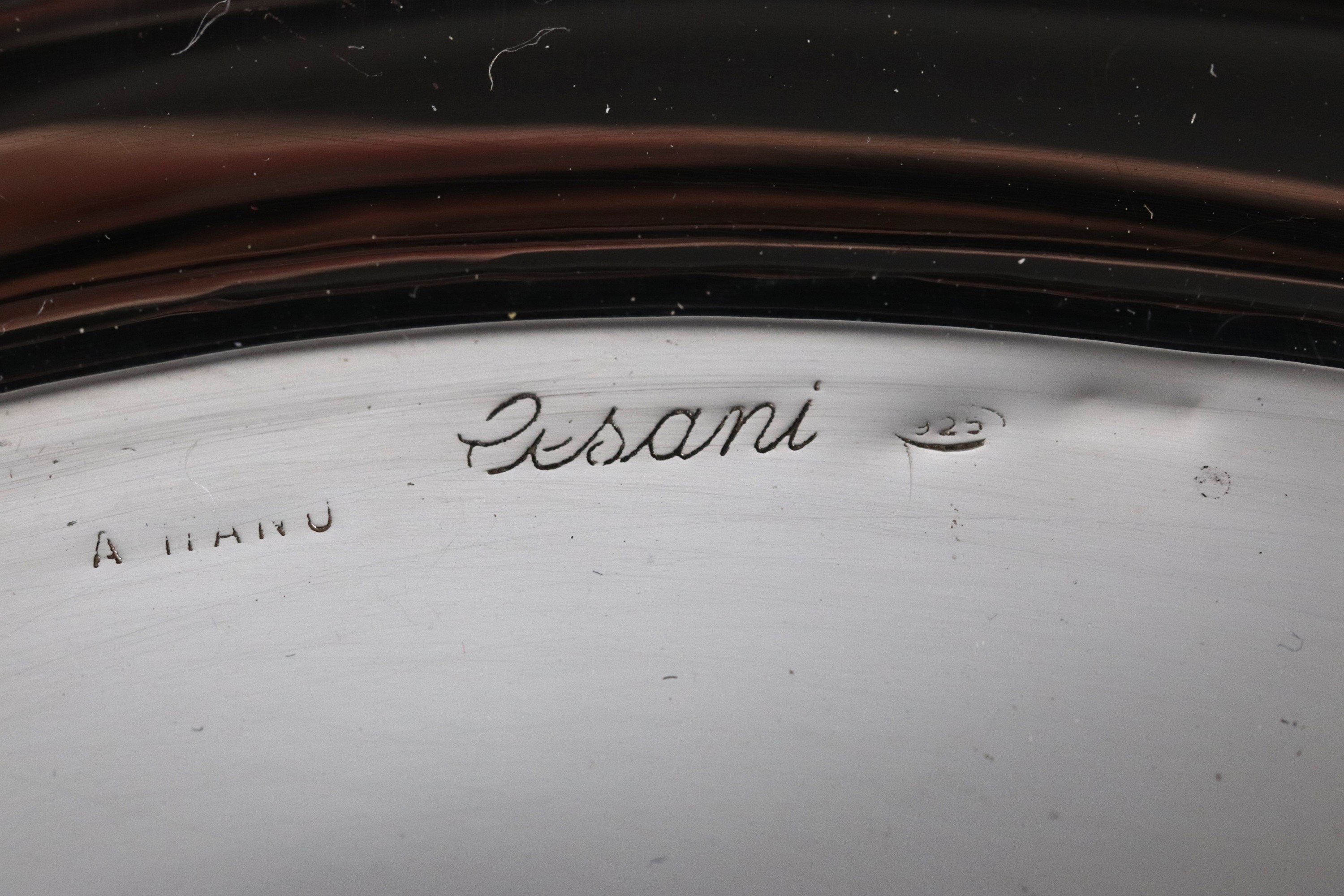 Fruttiera ovale in argento Titolo 925, con bordo traforato e sbalzato a motivi di foglie e ghiand...