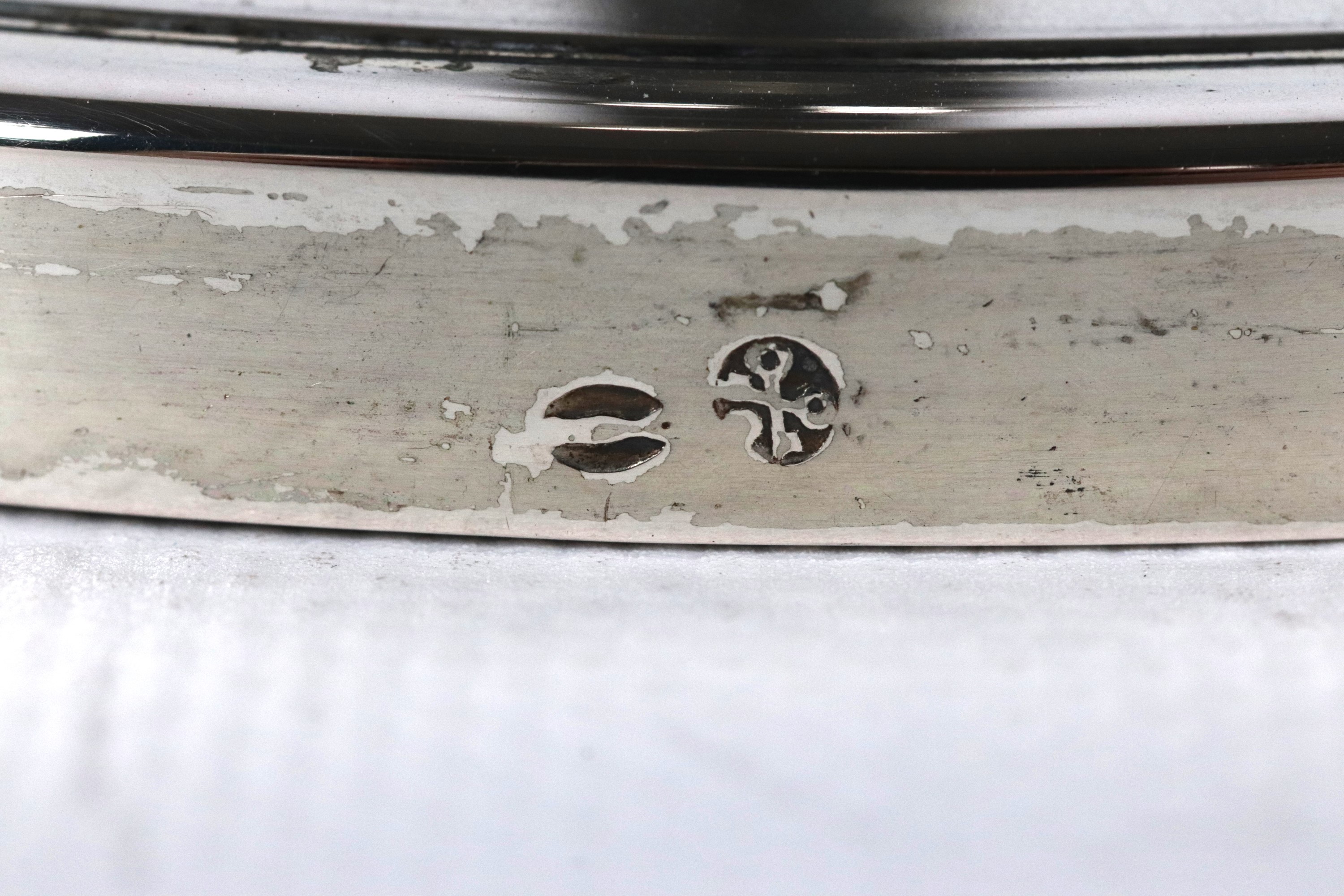 Coppia di antichi candelieri in argento liscio. Bolli Stato Pontificio 1805-1810, gr. 704