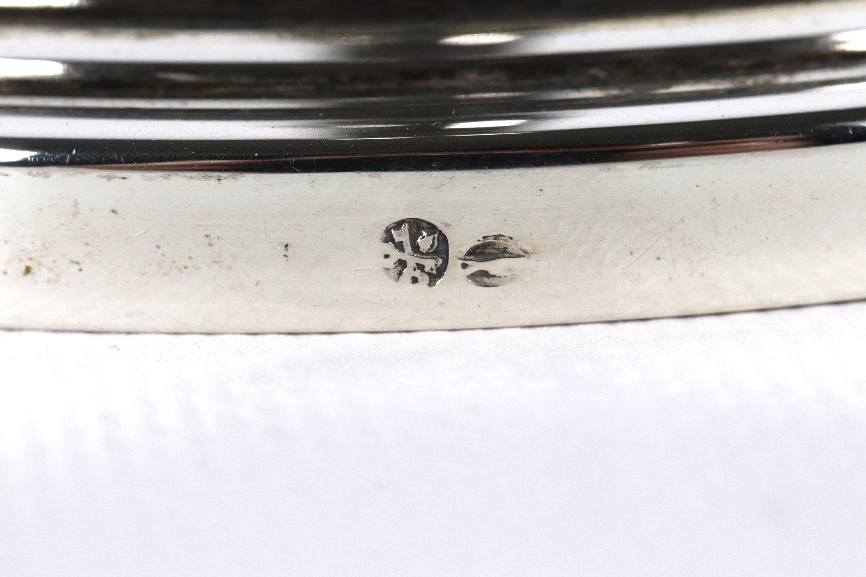 Coppia di antichi candelieri in argento liscio. Bolli Stato Pontificio 1805-1810, gr. 704