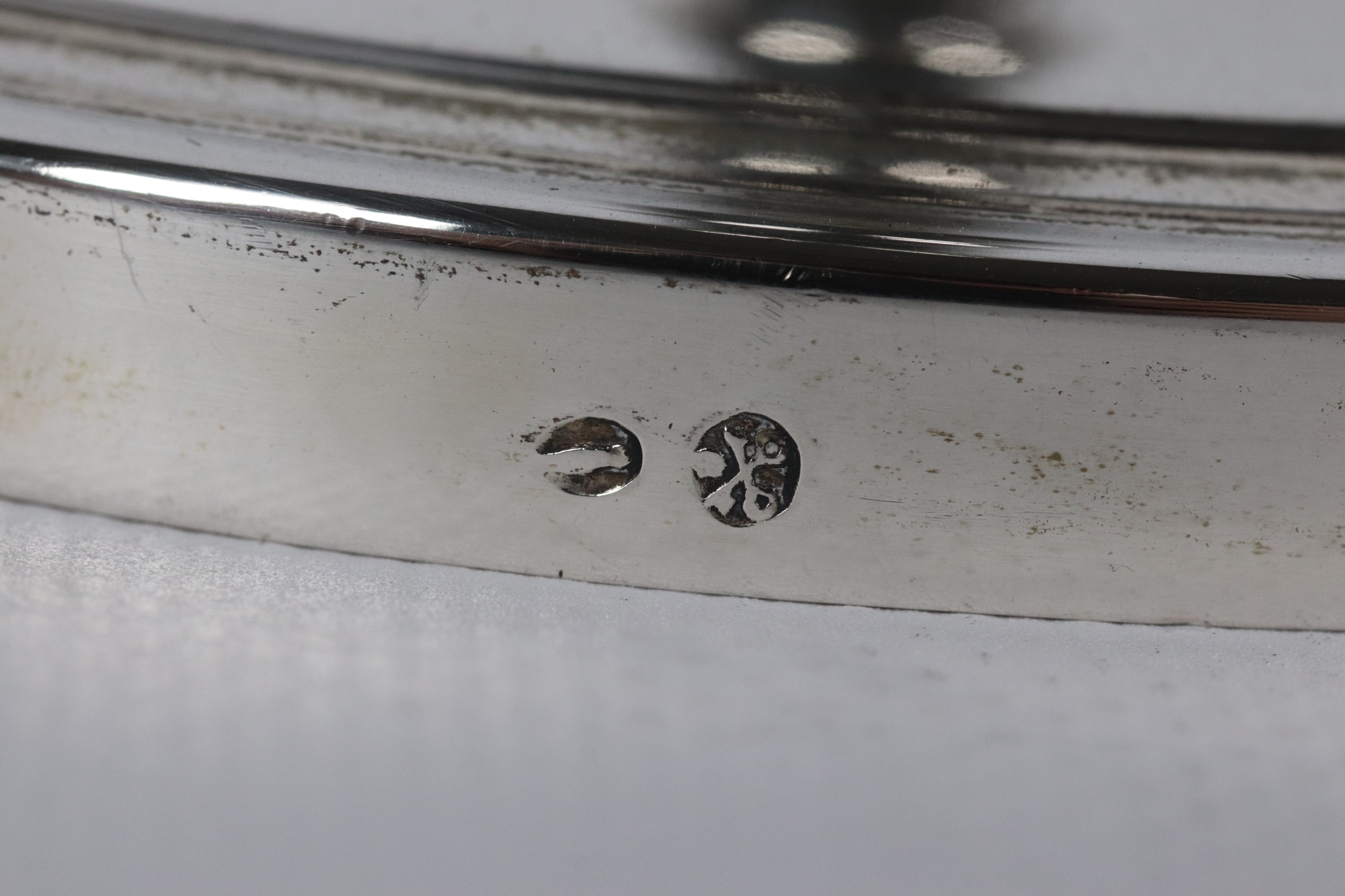 Coppia di antichi candelieri in argento liscio. Bolli Stato Pontificio 1805-1810, gr. 720