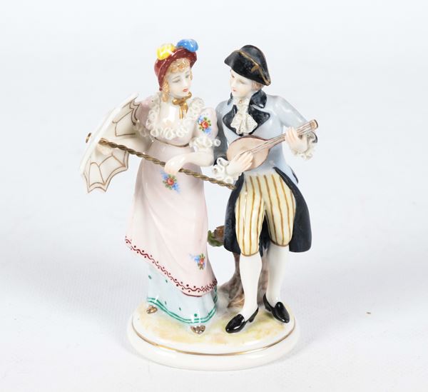 "La serenata", piccolo gruppo in porcellana policroma di Capodimonte