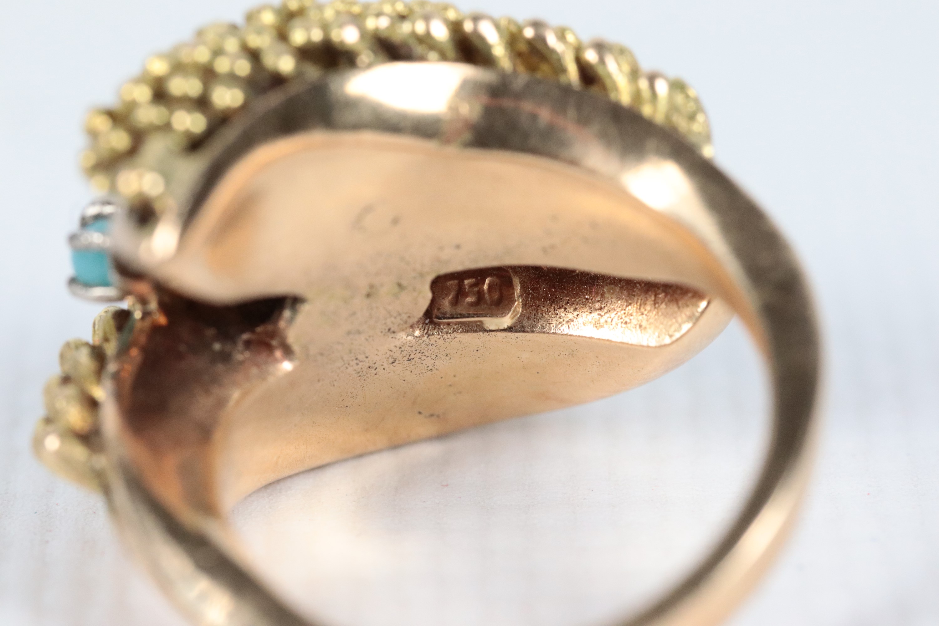 Anello contrariè in oro giallo 18kt con piccoli turchesi centrali, gr. 20