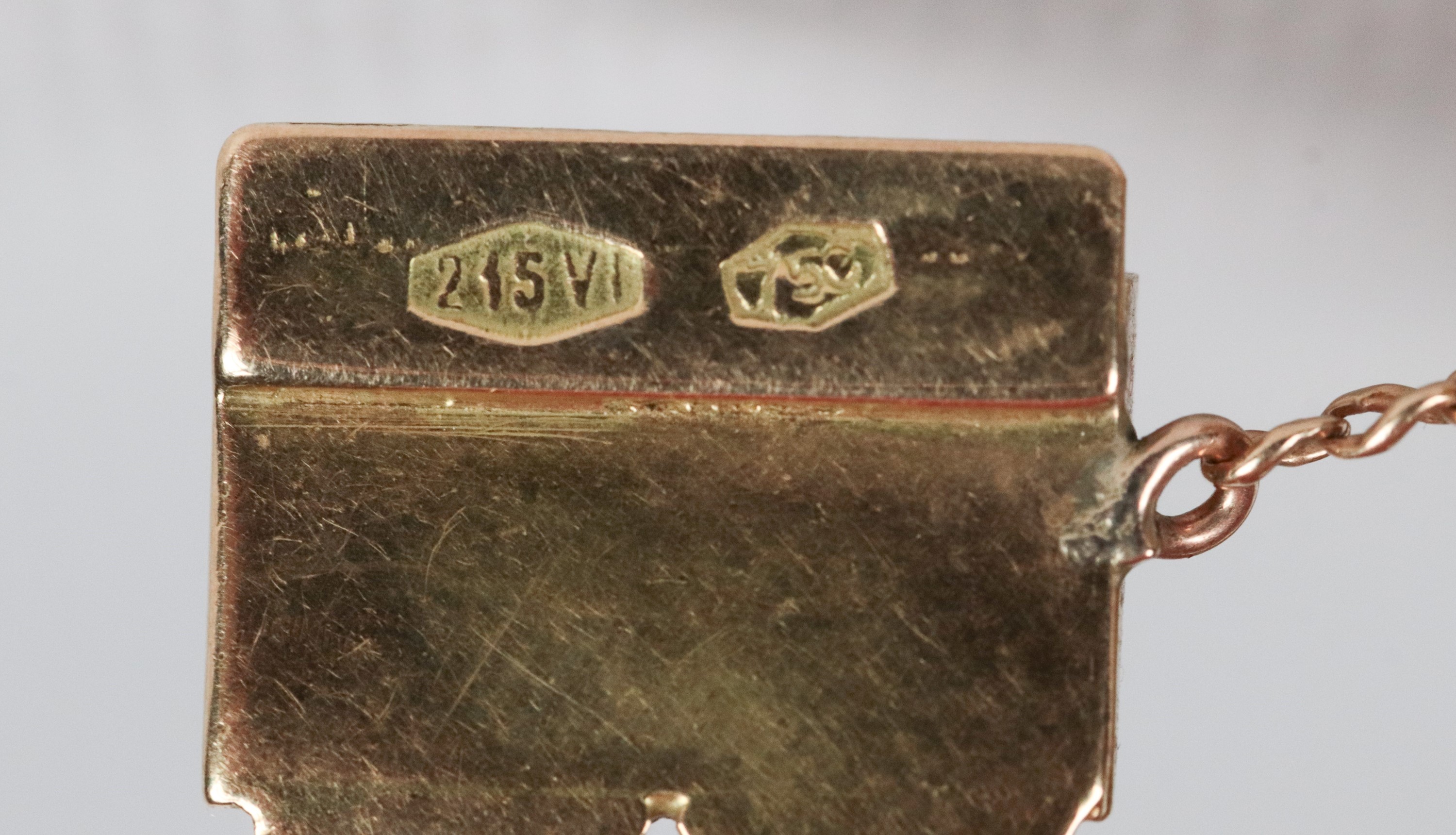 Bracciale in oro giallo 18kt lavorato a rombi con chiusura a scomparsa, gr. 24,7