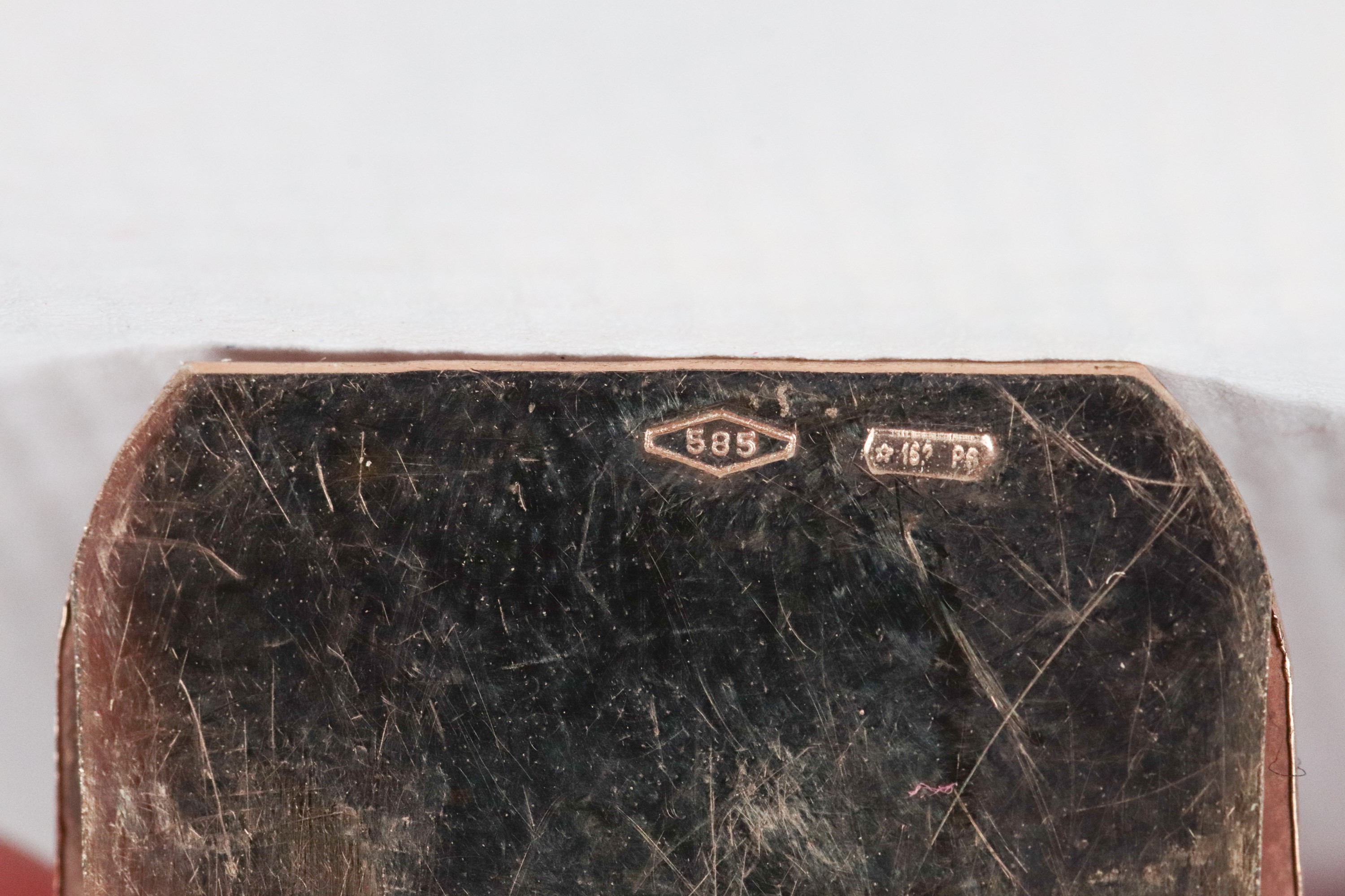 Collana in corallo rosso mediterraneo a quattro fili, con barilotti sfaccettati a gradazione e ch...