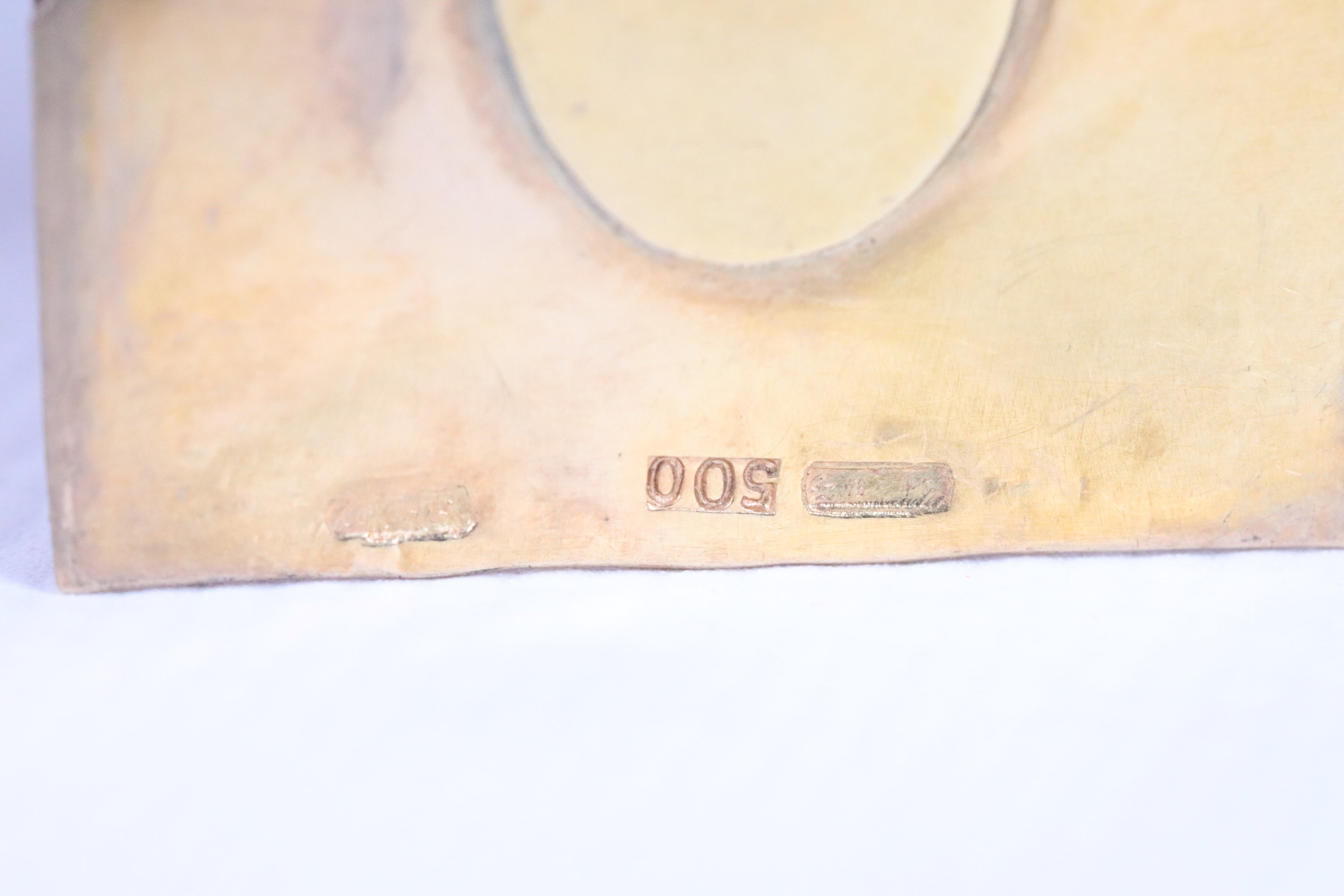 Collana in corallo mediterraneo rosso-arancio a quattro fili, con barilotti sfaccettati e chiusur...