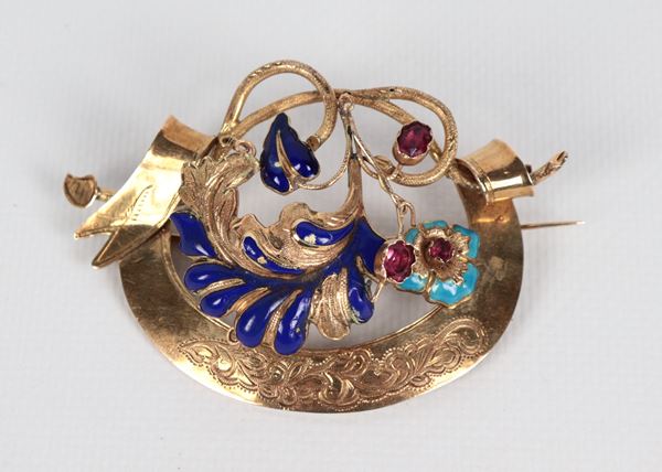 Spilla in oro giallo 9kt con smalti e piccole pietre rosa, gr. 19,5. Manifattura Inizio XX Secolo