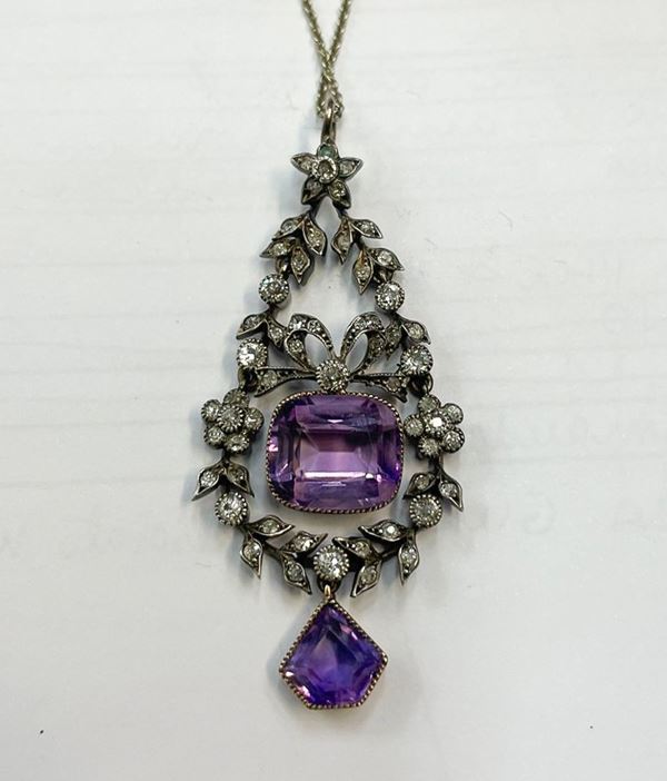 Pendant in 9kt yellow gold and silver with amethysts and small diamonds gr. 7, silver chain. Manufacture Early 20th Century