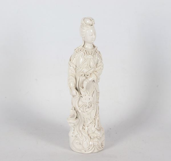 "Guanyin", antica statuina cinese in porcellana bianca, qualche mancanza
