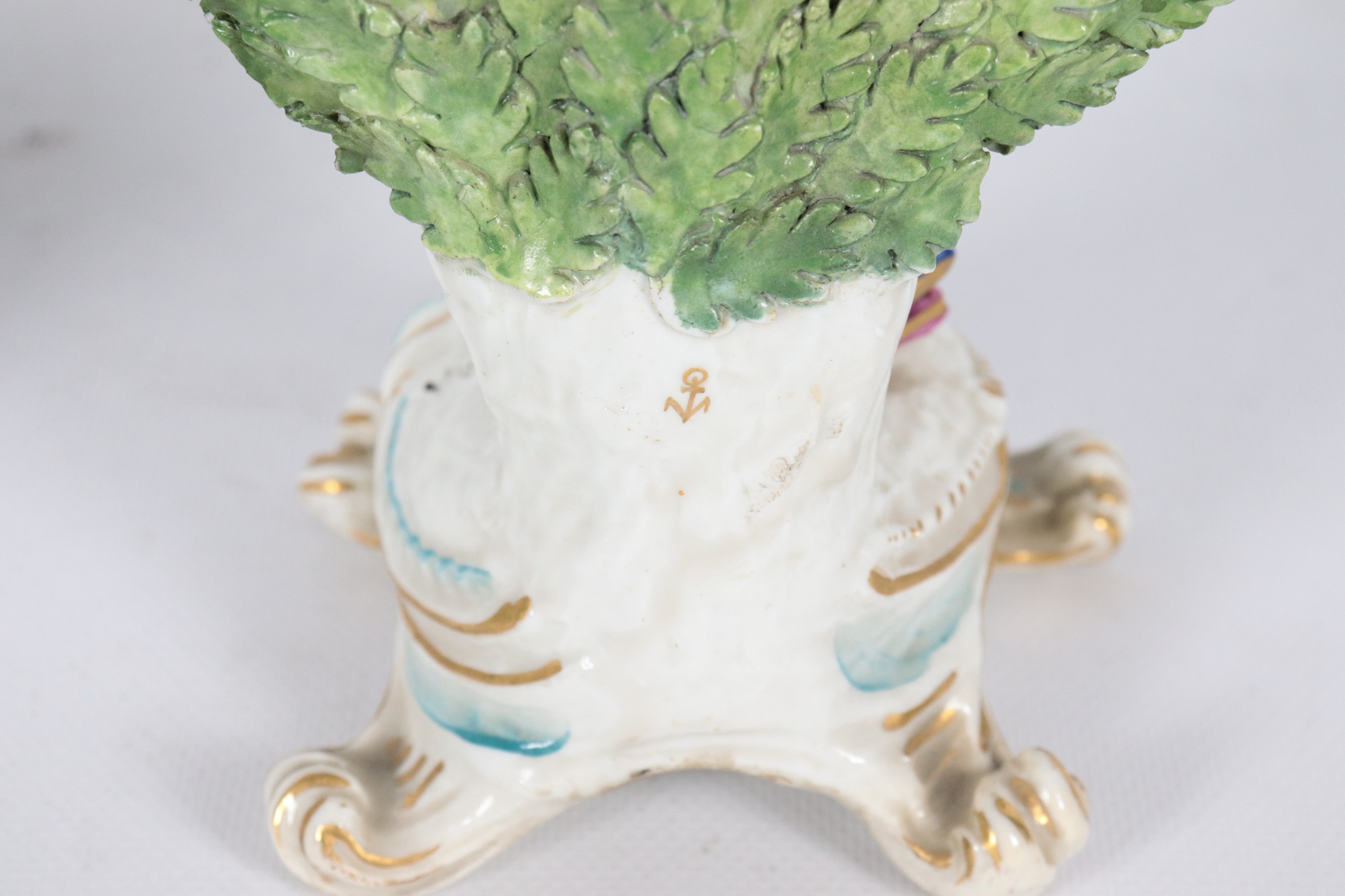 "La Musa della pittura e la Musa della letteratura", coppia di antiche sculture in porcellana var...