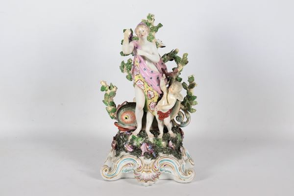 "Venere con Cupido e delfino", antico gruppo in porcellana policroma di Sassonia, difetti e qualche mancanza. XIX Secolo