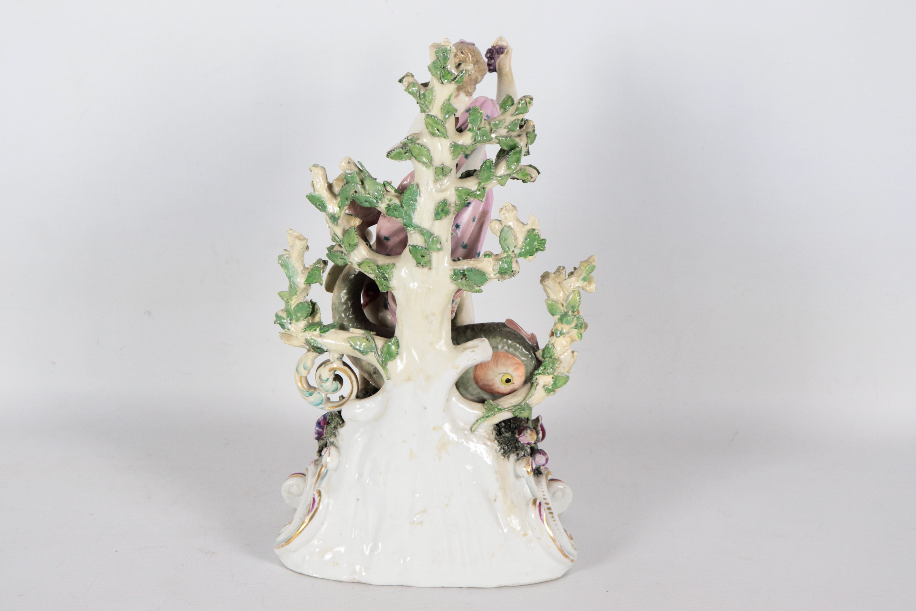 "Venere con Cupido e delfino", antico gruppo in porcellana policroma di Sassonia, difetti e qualc...