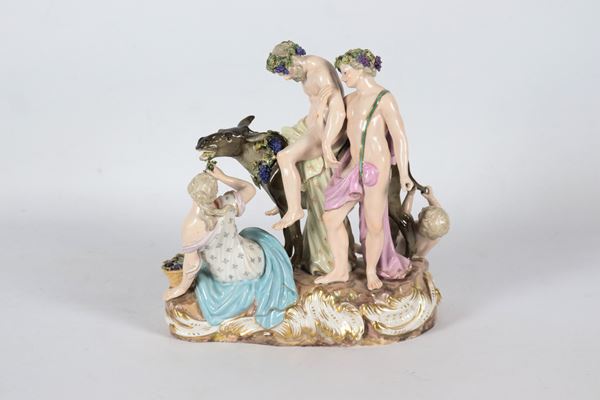 "Baccanale", antico gruppo in porcellana variopinta di Meissen, lievi mancanze. XIX Secolo