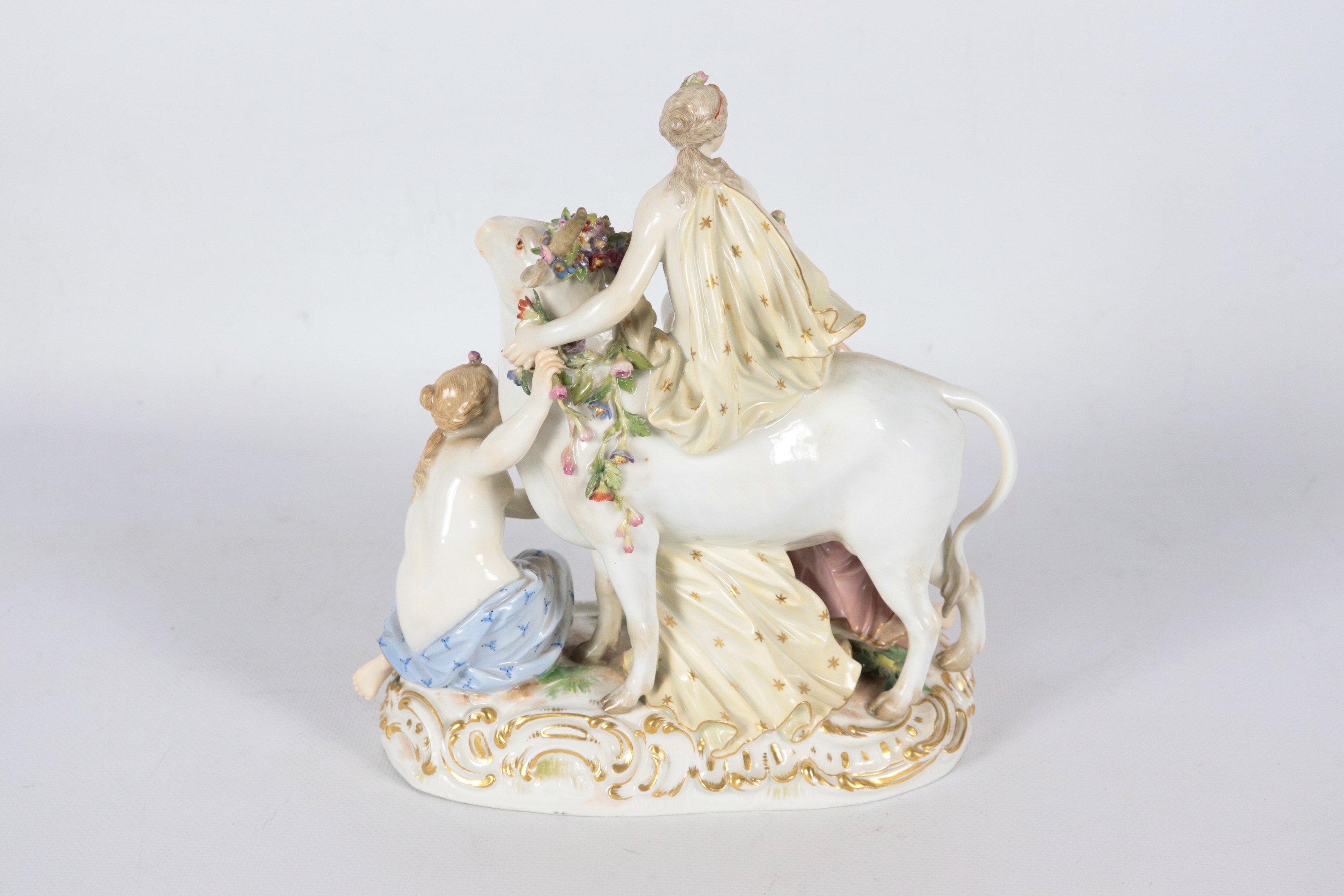 "Il ratto di Europa", antico gruppo in porcellana variopinta di Meissen, lievi mancanze. XIX Seco...