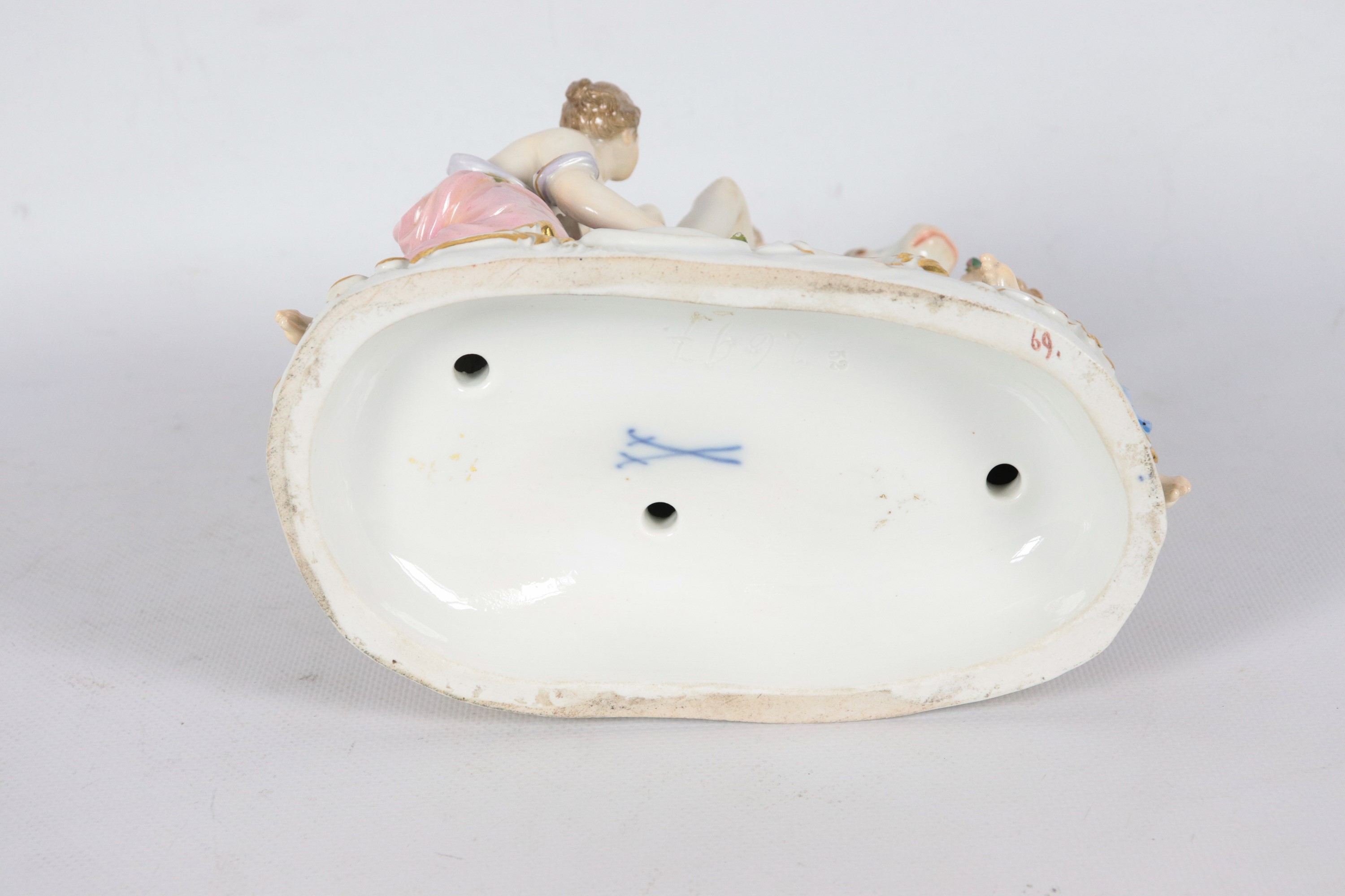 "Il ratto di Europa", antico gruppo in porcellana variopinta di Meissen, lievi mancanze. XIX Seco...