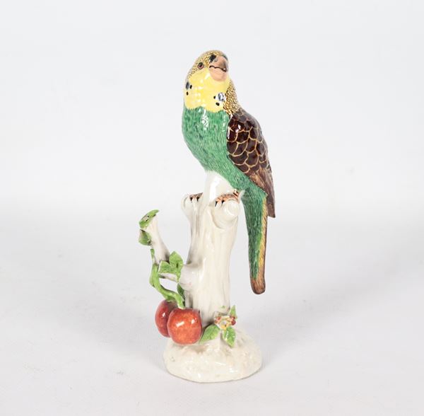 "Pappagallo", antica statuina in porcellana policroma di Sassonia, lievi mancanze. XIX Secolo