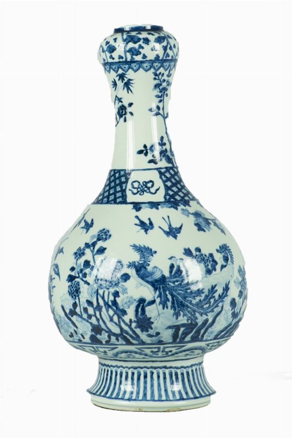 Vaso a fiasca in porcellana