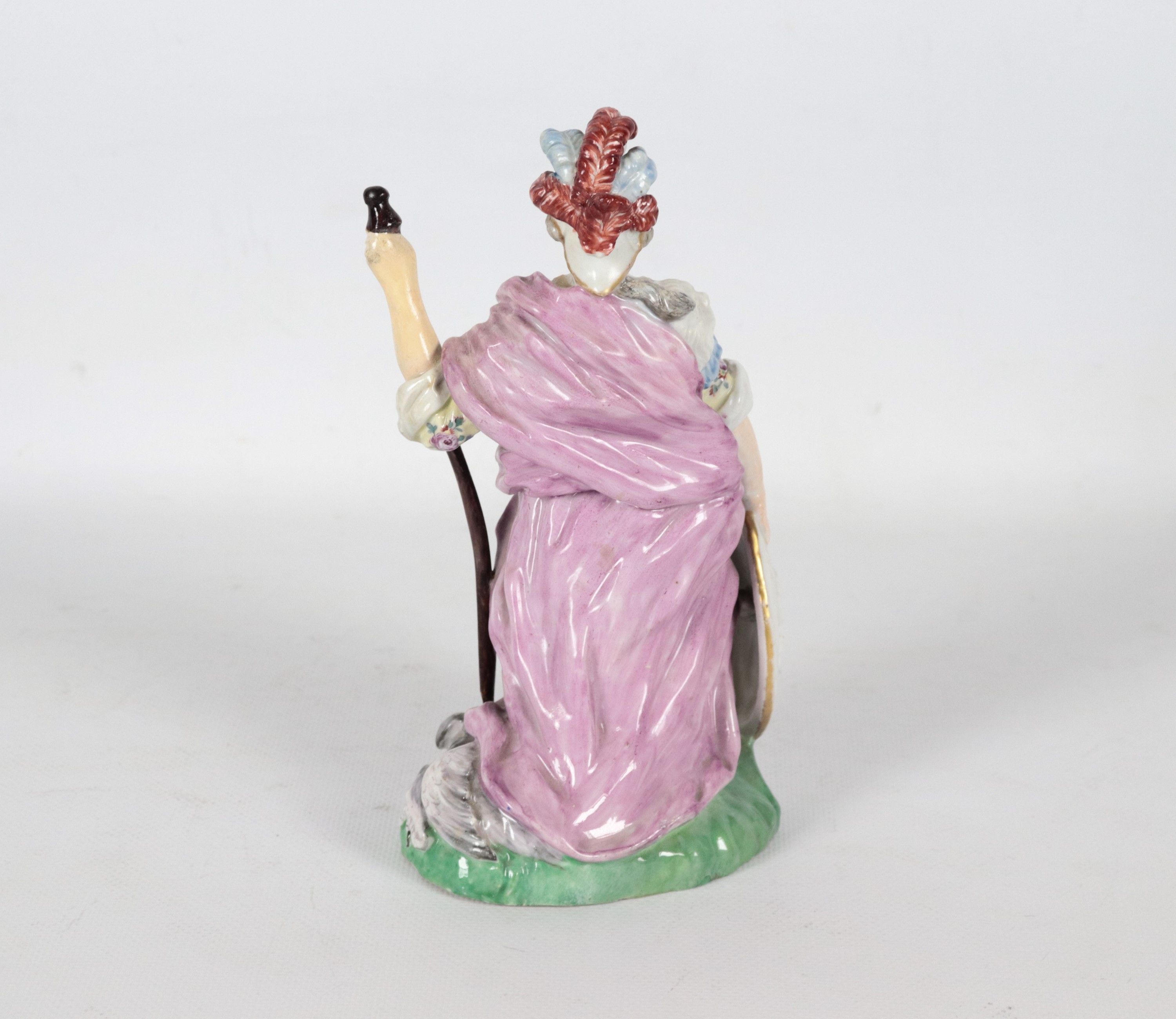 "La Dea della Guerra", antica statuina in porcellana policroma di Sassonia, difetti. XIX Secolo